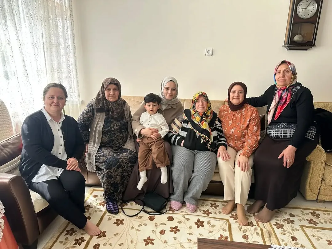 AK Parti Afyonkarahisar İl Kadın Kolları'ndan Pervin Utku'ya Geçmiş Olsun Ziyareti