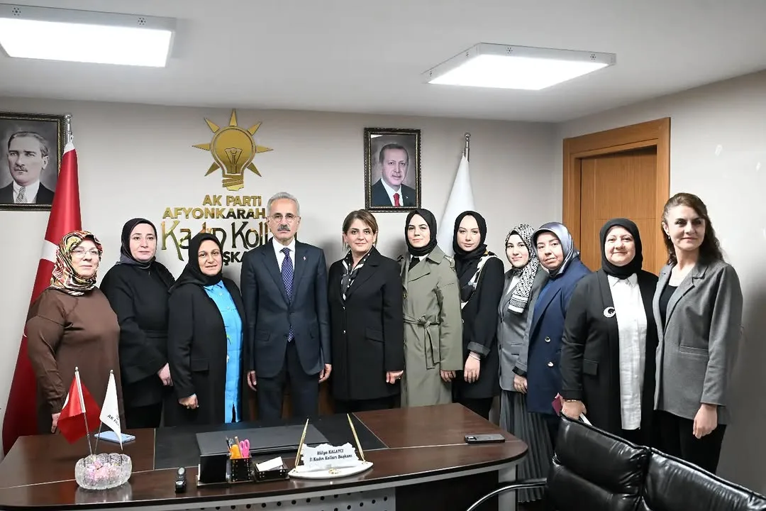 Ulaştırma ve Altyapı Bakanı Abdulkadir Uraloğlu, AK Parti Afyonkarahisar İl Kadın Kolları'nı Ziyaret Etti