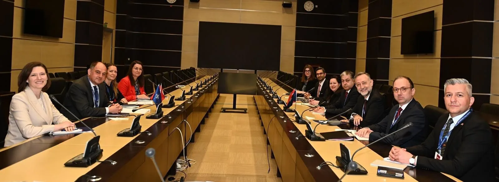 Gümrükçü ve Catsaras, NATO Zirvesi'nde bir araya geldi