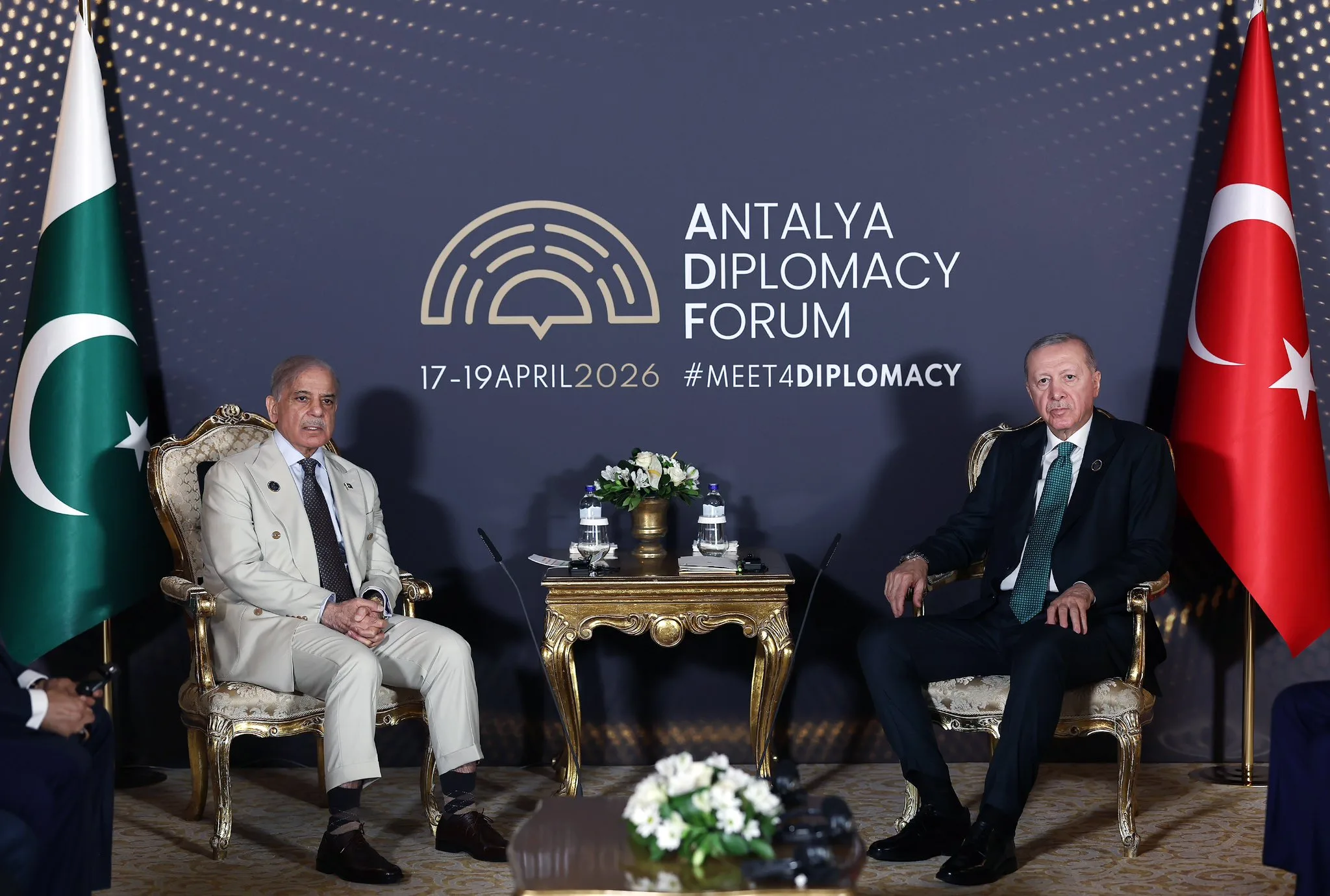 Cumhurbaşkanı Erdoğan, Pakistan Başbakanı ile görüştü