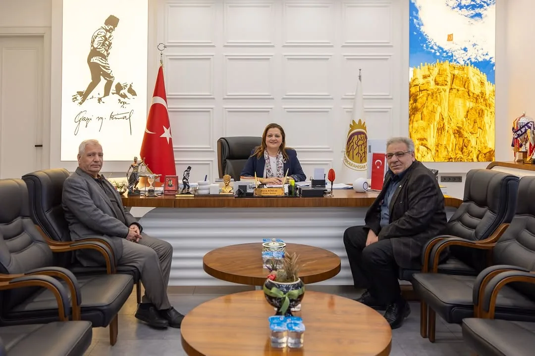 AfyonKarahisar Belediye Başkanı Akçin Mahalle Muhtarı Mehmet Özçınar ile Görüş Alışverişinde Bulundu