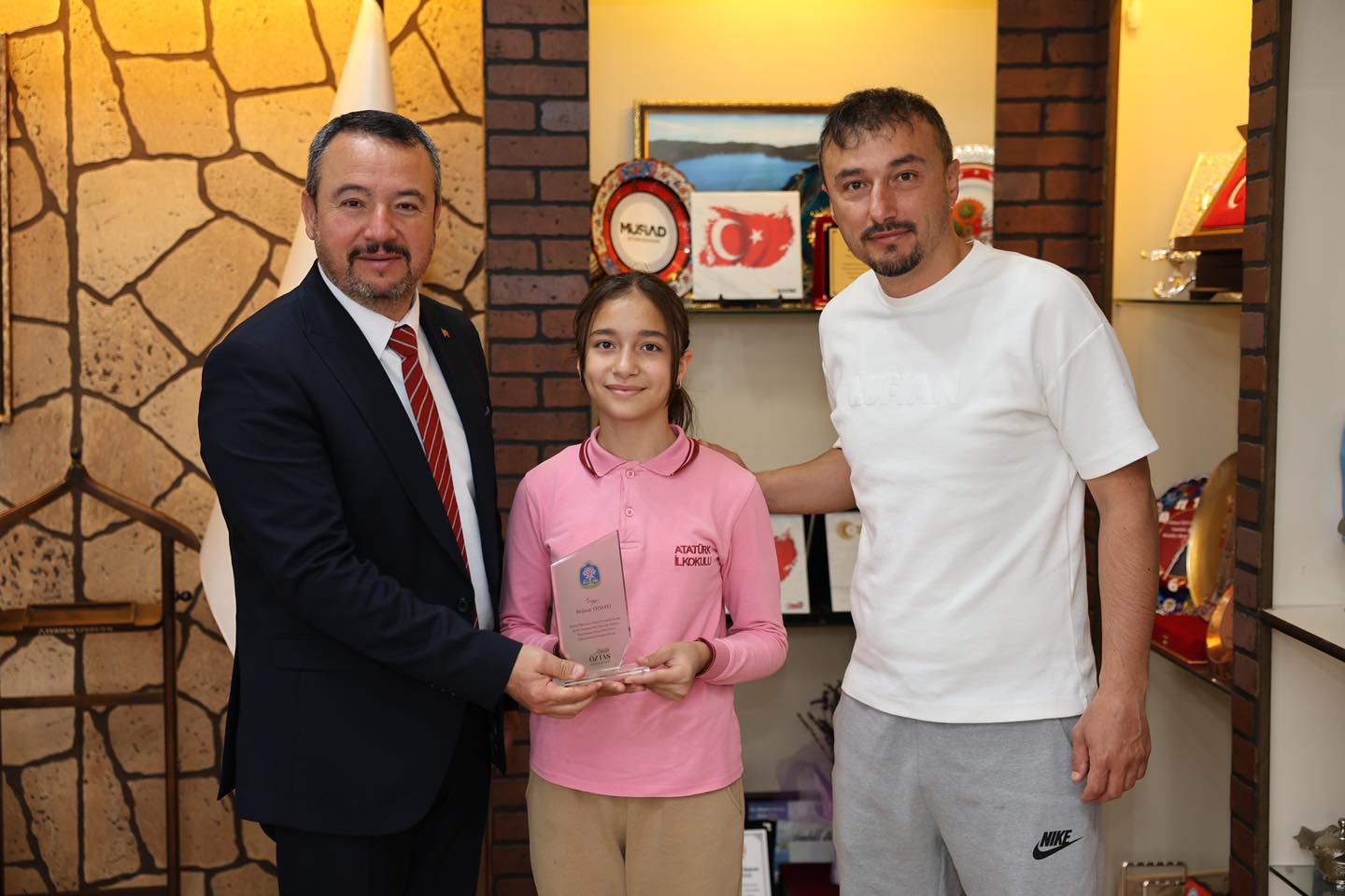 Sandıklı'da Küçük Bir Ressam, Belediye Başkanıyla Buluştu