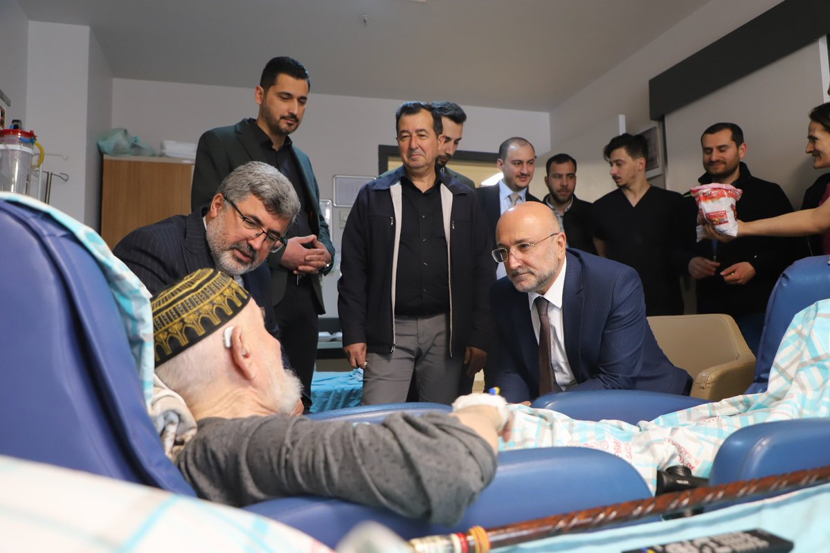 AK Parti Afyonkarahisar İl Başkanı Şahin, Yıldırım Dede'yi Ziyaret Etti