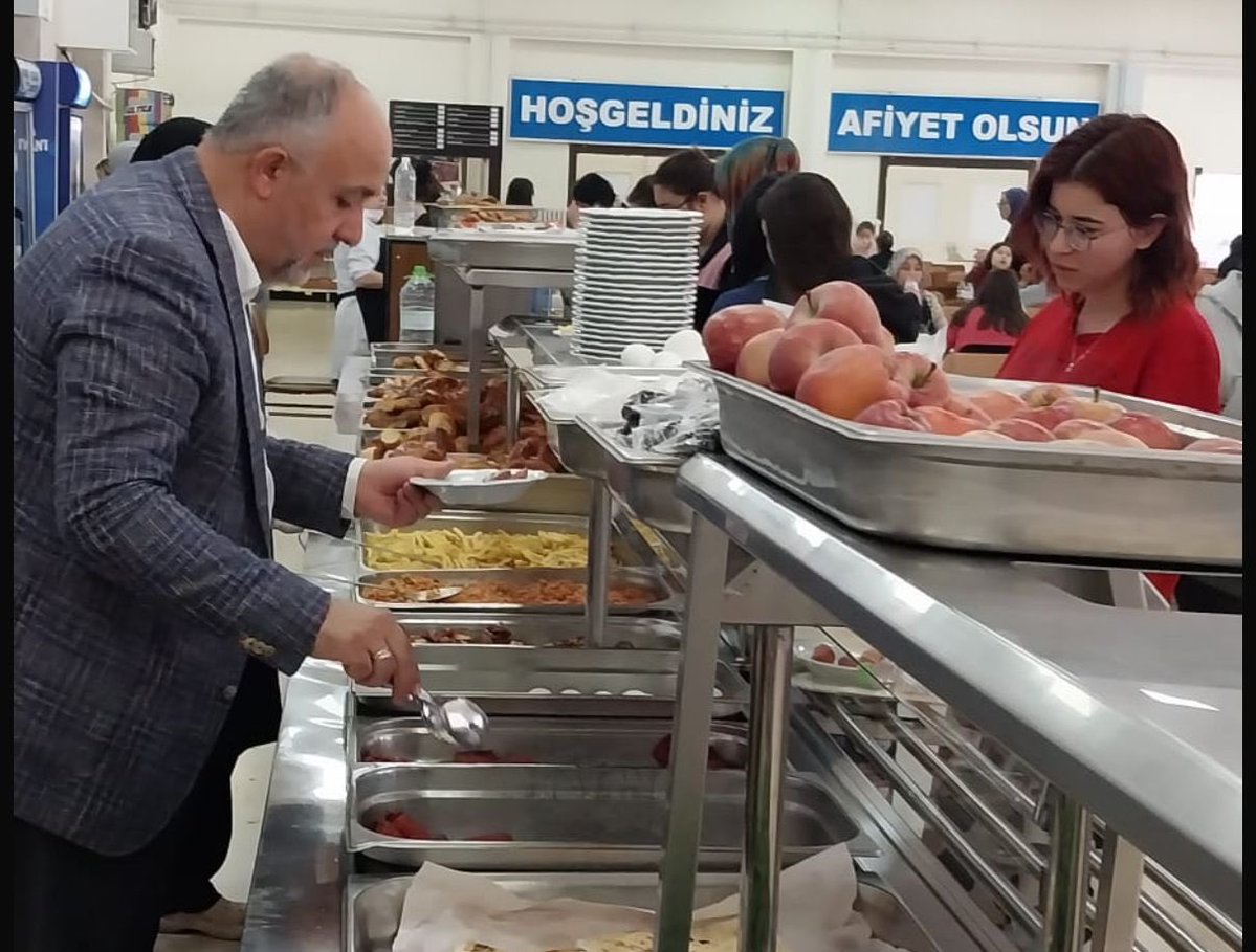 Afyonkarahisar Gençlik ve Spor İl Müdürü Öğrencilerle Kahvaltıda Bir Araya Geldi
