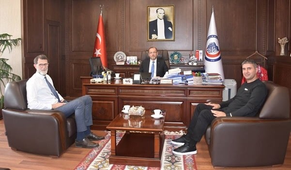 Afyon Sağlık Bilimleri Üniversitesi'nde 'Yapay Zekâ ile Gelecek' Konferansı: Metaverse'in Yükselişi ve Kariyer Fırsatları
