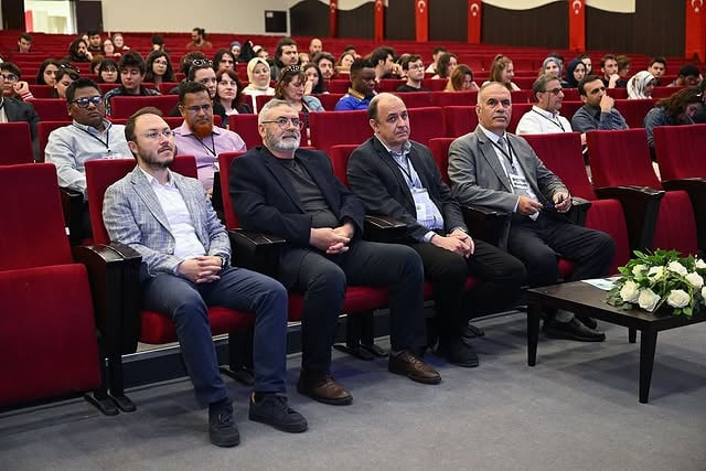 Avrupa Enerji Güvenliği AKÜ'de Masaya Yatırıldı