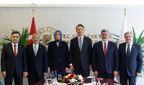 Afyonkarahisar Enerji Yatırımlarında Önemli Gelişmeler: Bakan Bayraktar ile Yapılan Ziyaret
