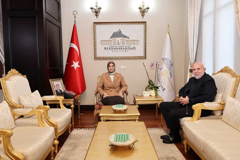 Afyonkarahisar Valisi Doç. Dr. Kübra Güran Yiğitbaşı İş İnsanı Kazım Özer'i Kabul Etti