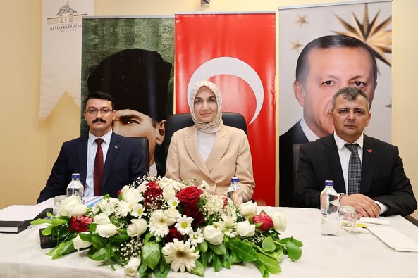 Afyonkarahisar Valisi Yiğitbaşı, Emirdağ Muhtarlarıyla İstişare Toplantısı Gerçekleştirdi
