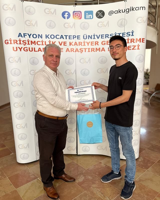 AKÜ Öğrencilerine Girişimcilikte Teşekkür Plaketi