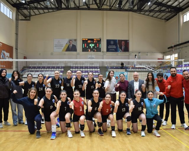 Afyonkarahisar Voleybolunda Tarihi Yükseliş: Kadın Voleybol Takımı 2. Lig'e Yükseldi