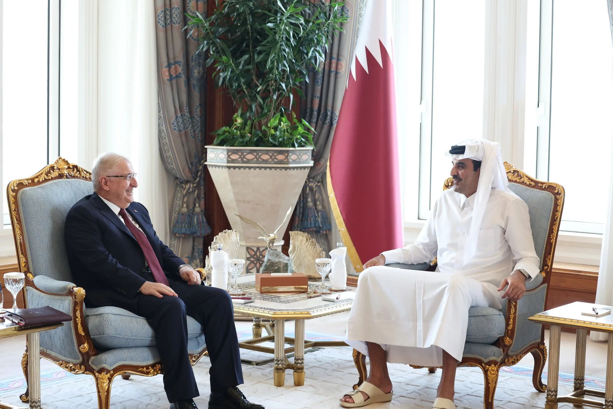 Milli Savunma Bakanı Güler, Katar'da Emir ile görüştü