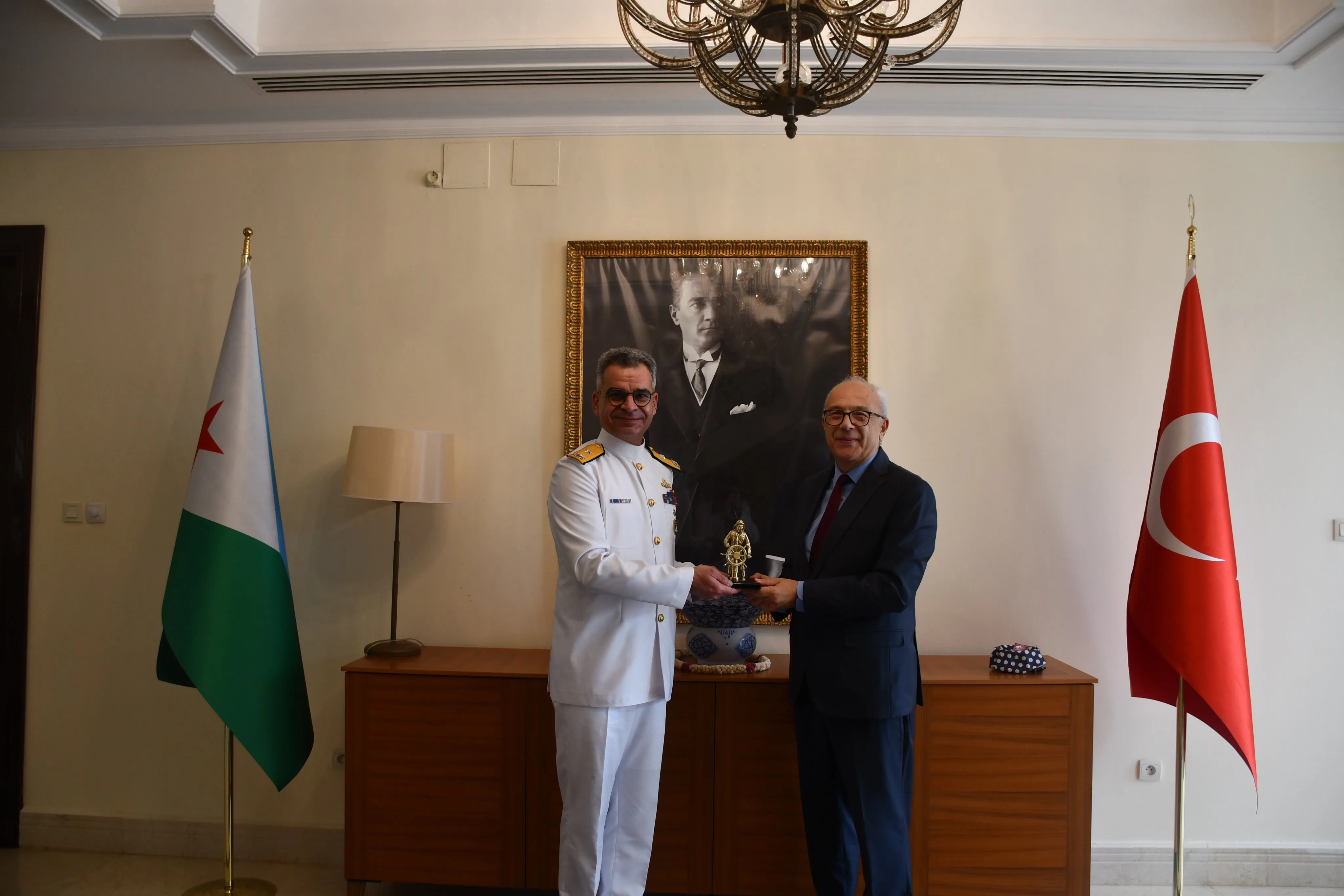 Somali Deniz Görev Grubu Djibuti'yi ziyaret etti