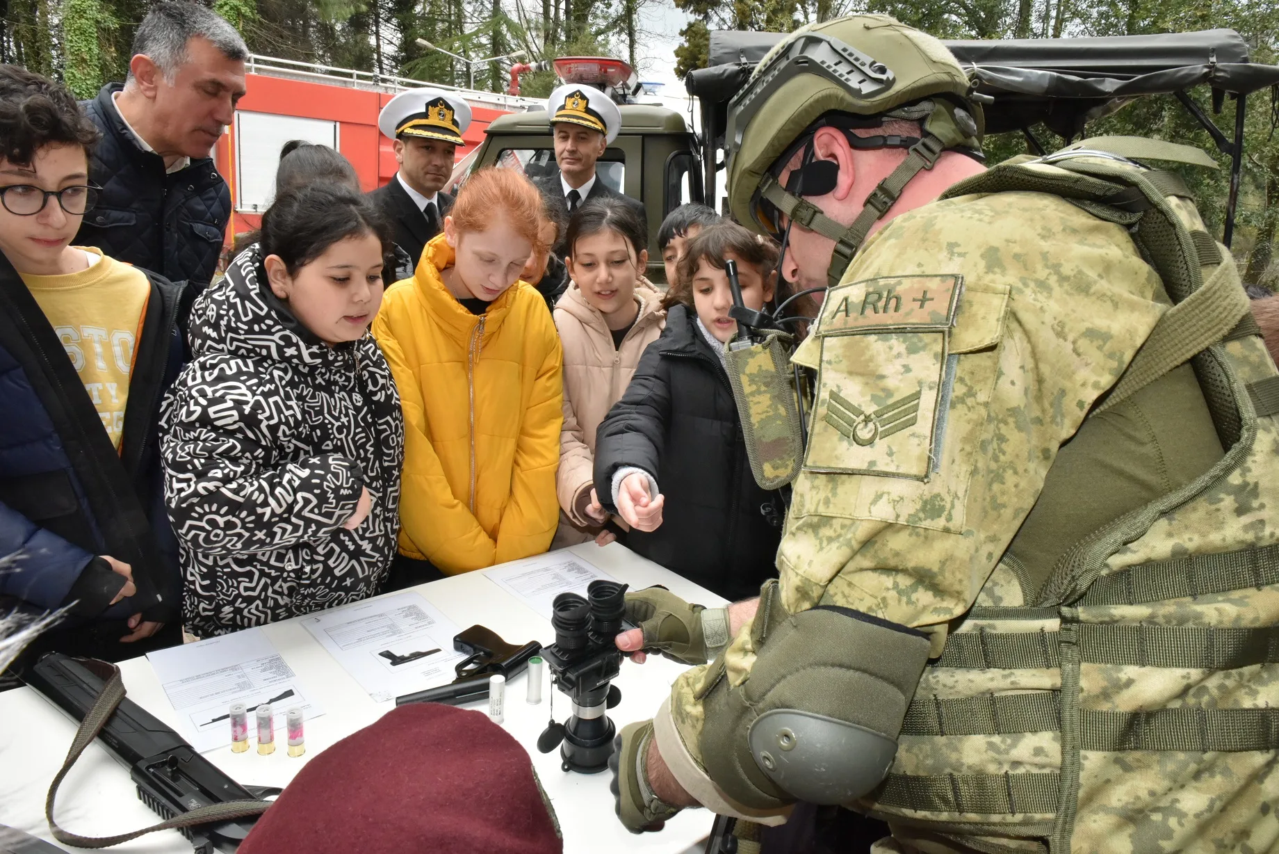 Öğrenciler Askeri Tesisi Ziyaret Etti