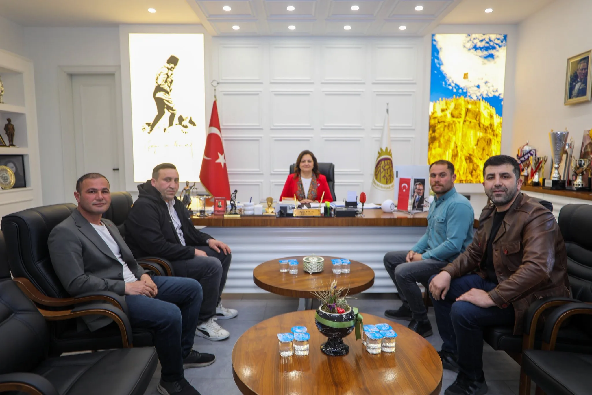 Kayabelen Köyü'nde Muhtar ve Dernek Yönetimi Toplandı