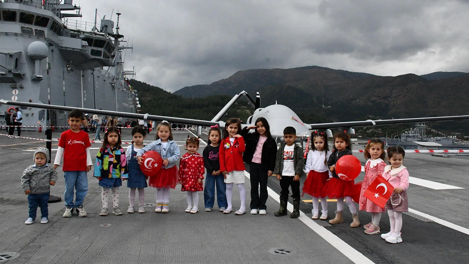 23 Nisan'da 23 Limana 23 Gemi Ziyareti