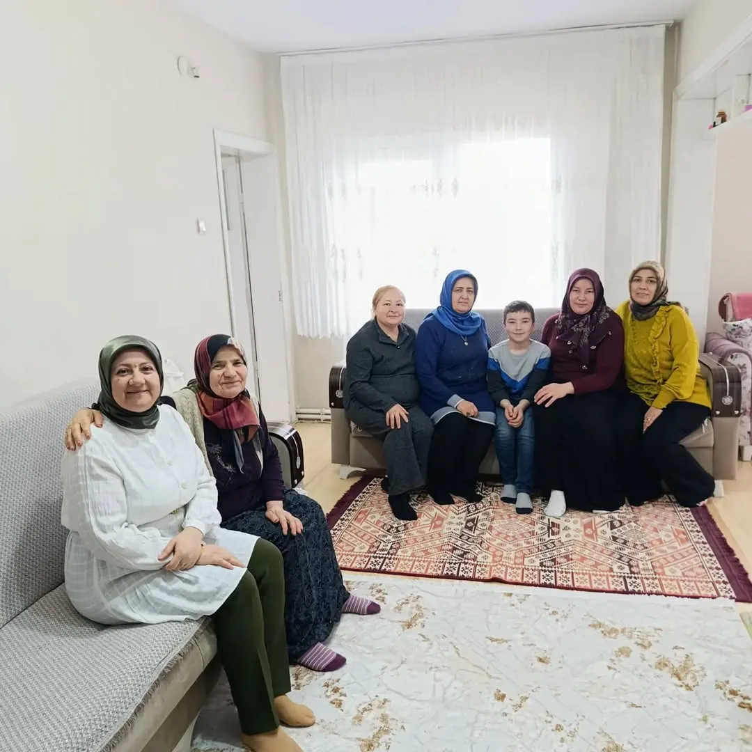 AK Parti Afyonkarahisar İl Kadın Kolları'ndan İrfan Yaşar Akın'a Geçmiş Olsun Ziyareti