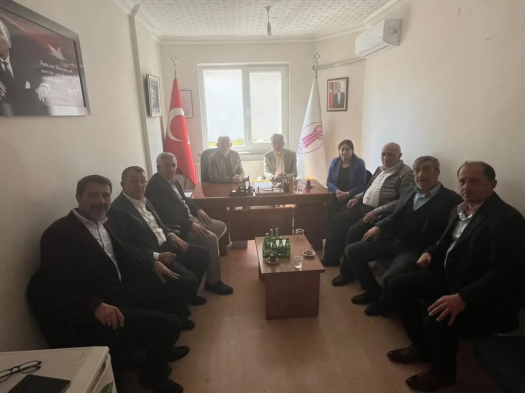 Afyonkarahisar Esnaf ve Sanatkarlar Odaları Birliği Başkanı Cengiz ÜSTÜN, Şuhut Esnaf ve Sanatkarlar Odası Başkanı Ahmet AKDAĞ'ı Ziyaret Etti