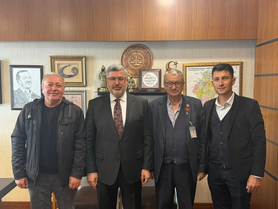 Şuhut ilçemizden Kahraman Şehidimiz Yasin Çubuk’un babası Lokman Çubuk, önceki dönem muhtarımız Seydi Gümüş ve hemşerimiz Soner Akbıyık'ı Gazi Meclisimizde misafir ettik