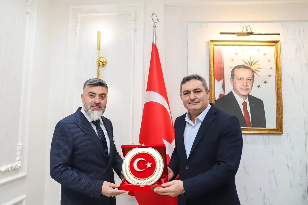 Afyonkarahisar'da Muhtarlar Derneği ve Berberler Kuaförler Odası Başkanı Belediyemizi Ziyaret Etti