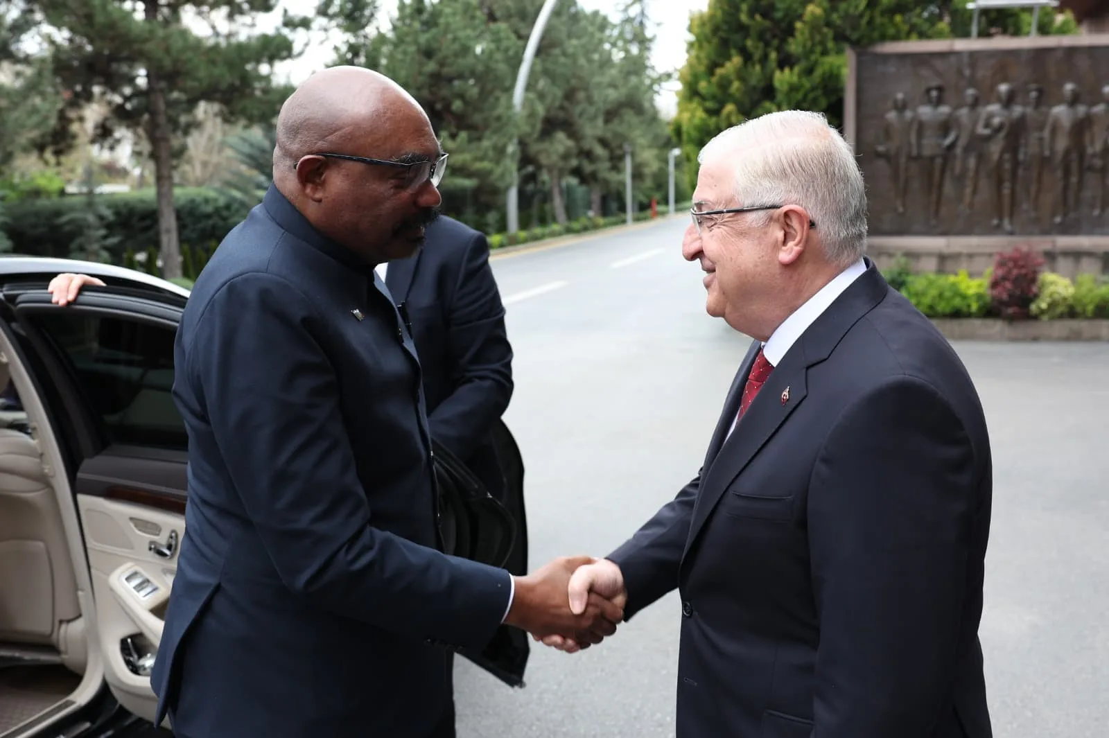 Yaşar Güler, Zambiyalı mevkidaşı ile görüştü