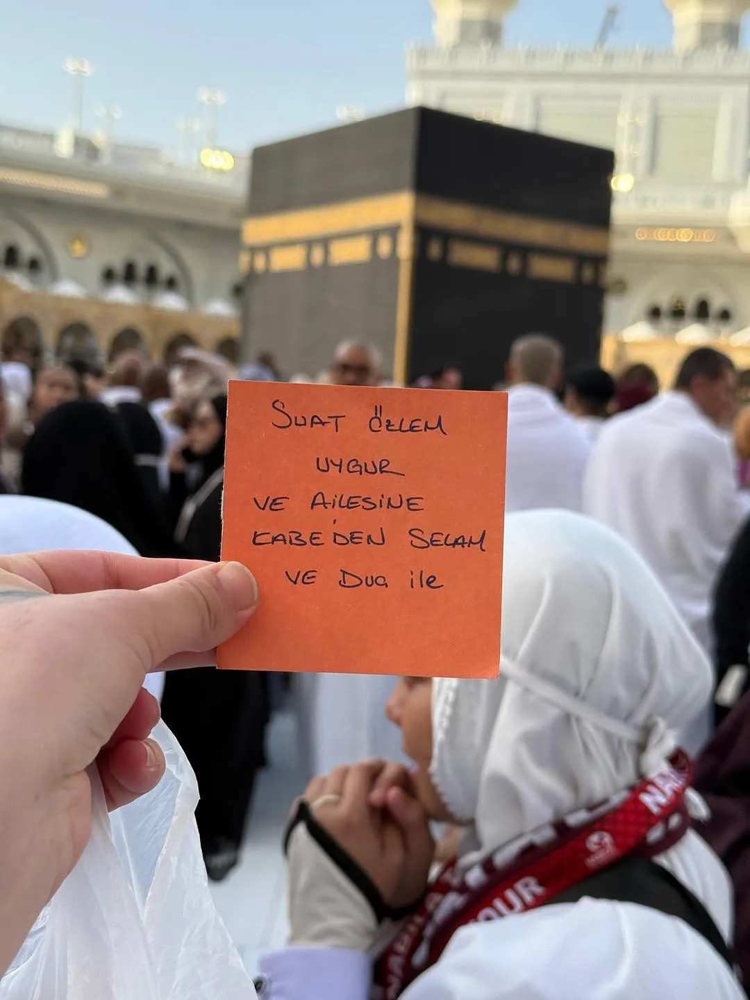 Bayan Kuaförü Rabia Bağlan'dan Kâbe'de Dualarımızı Eksik Etmeyen Şefkatli Dua